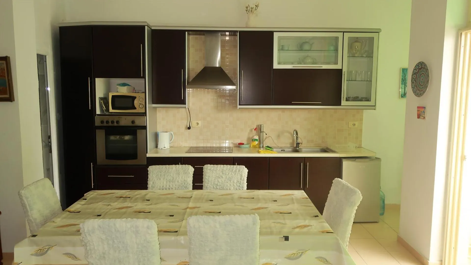 Valeon Apartment Three Saranda