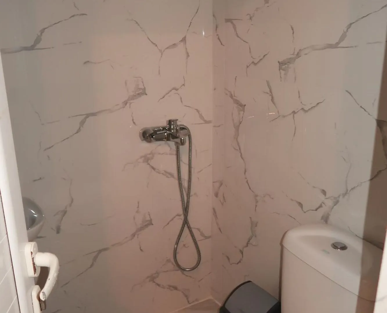 Valeon Apartment Three Saranda