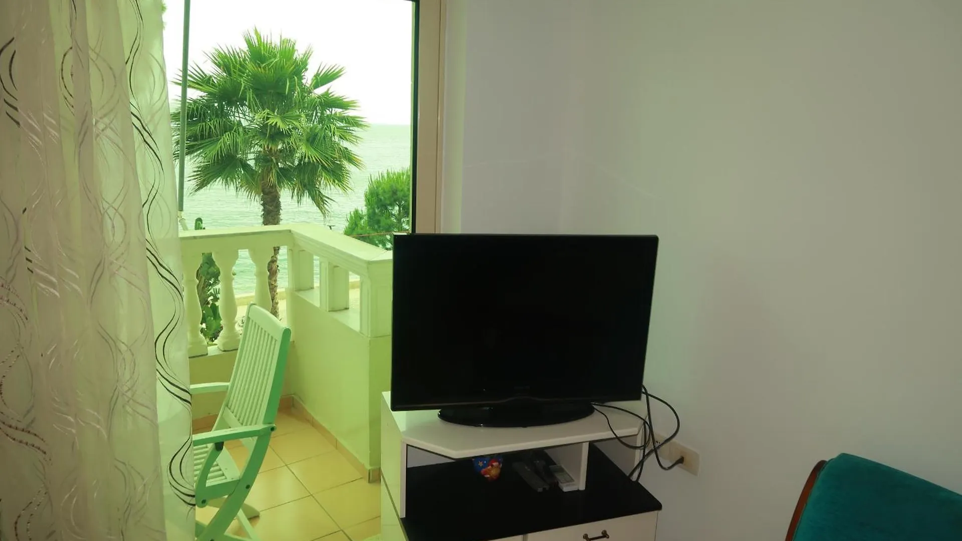 Valeon Apartment Three Saranda