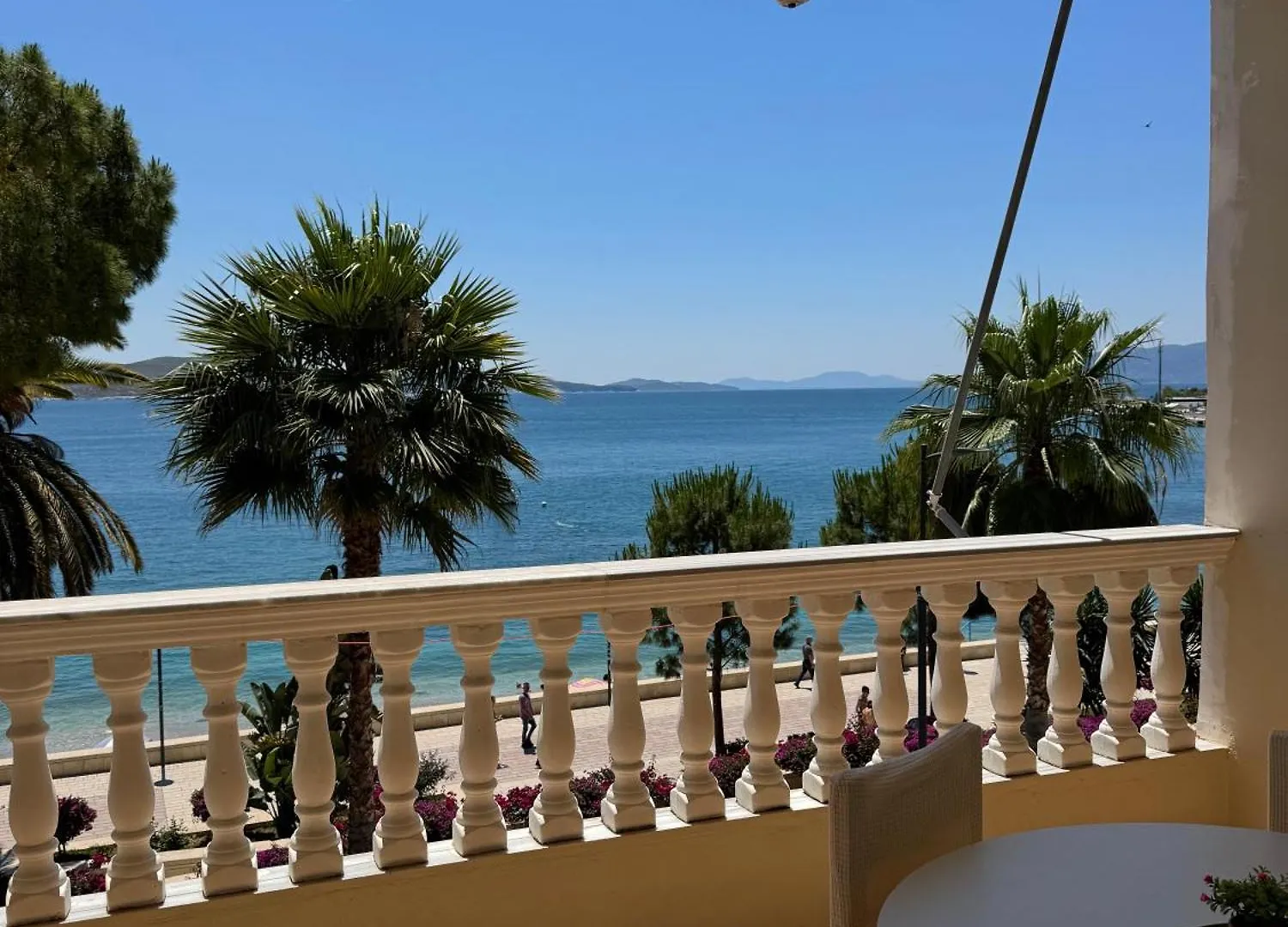 Valeon Apartment Three Saranda