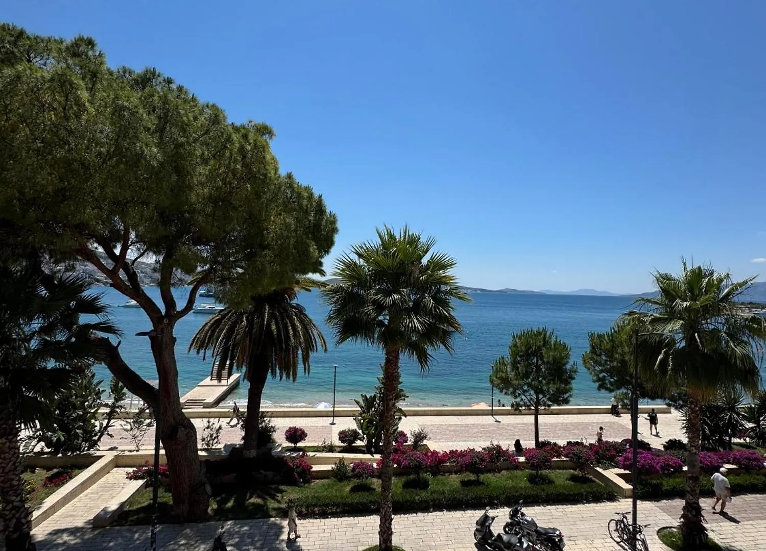 Valeon Apartment Three Saranda